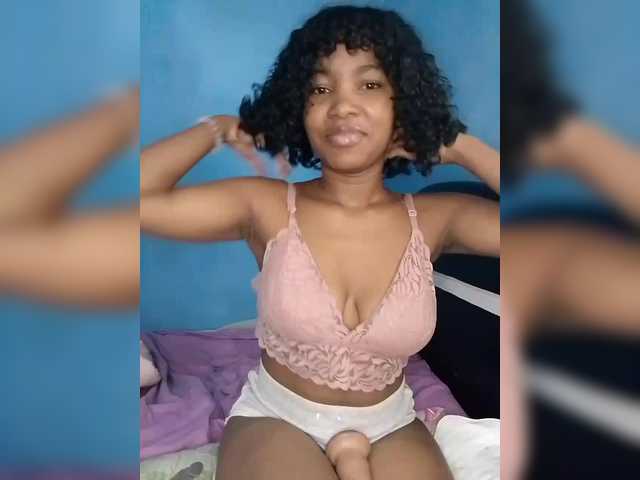 Candis02's BongaCams show and profile