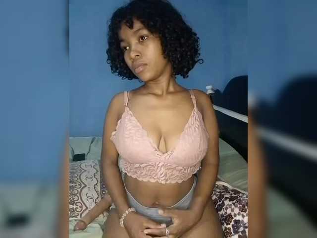 Candis02's BongaCams show and profile