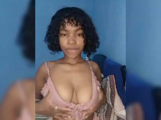 Candis02's BongaCams show and profile