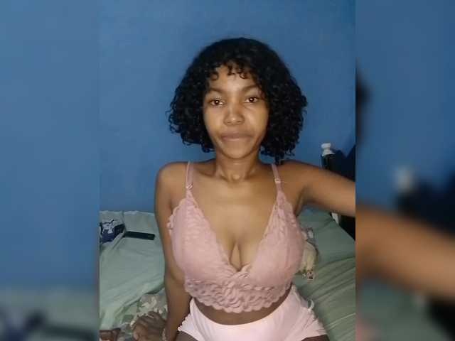 Candis02's BongaCams show and profile