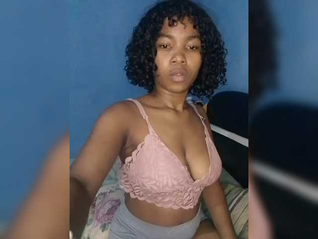 Candis02's BongaCams show and profile