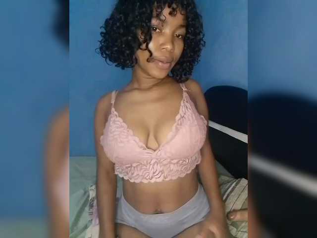 Candis02's BongaCams show and profile