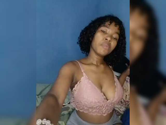 Candis02's BongaCams show and profile