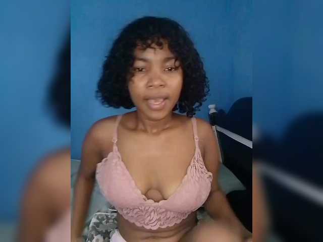 Candis02's BongaCams show and profile