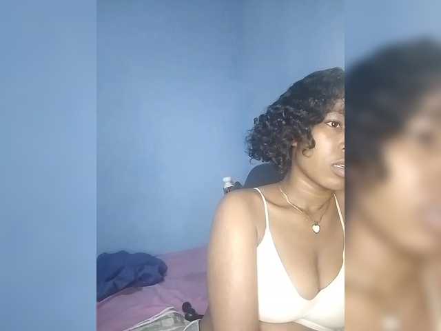 Candis02's BongaCams show and profile