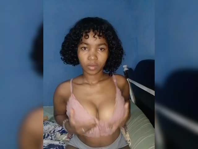 Candis02's BongaCams show and profile