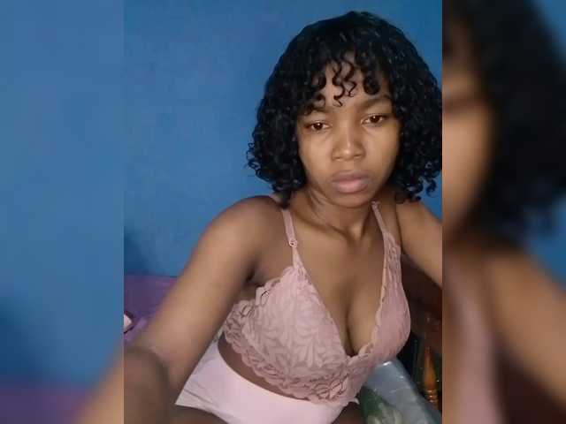 Candis02's BongaCams show and profile