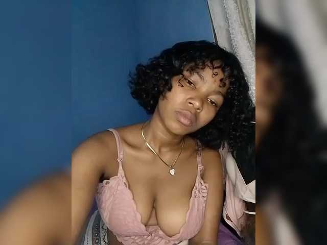 Candis02's BongaCams show and profile