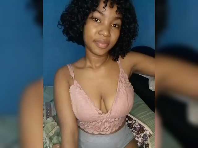 Candis02's BongaCams show and profile