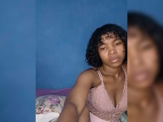 Candis02's BongaCams show and profile