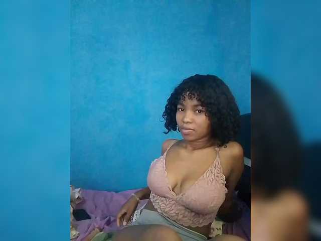 Candis02's BongaCams show and profile