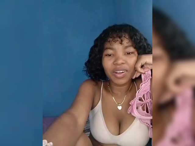 Candis02's BongaCams show and profile