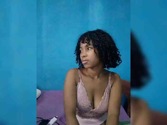 Candis02 Live Webcam on BongaCams