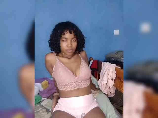 Candis02 Live Webcam on BongaCams