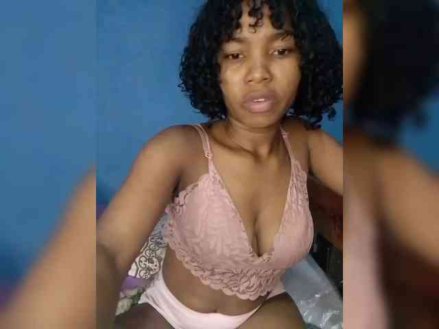Candis02 Live Webcam on BongaCams