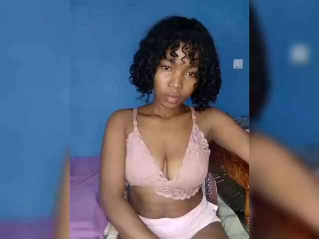 Candis02 Live Webcam on BongaCams