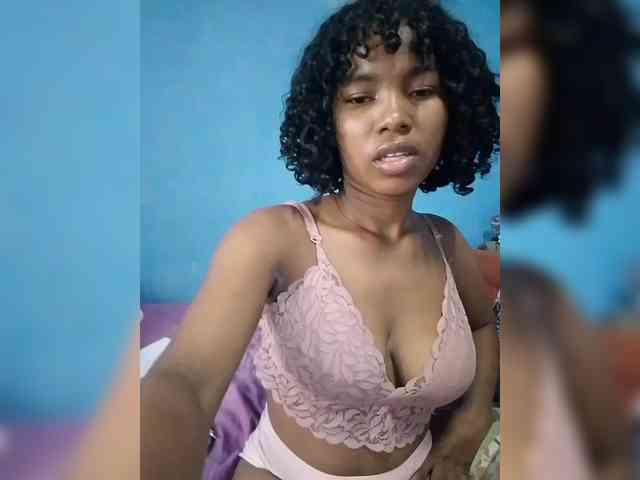 Candis02 Live Webcam on BongaCams