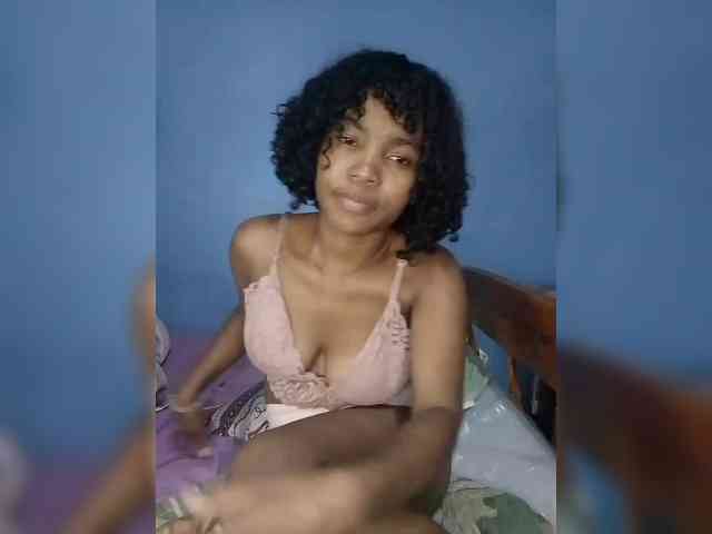 Candis02 Live Webcam on BongaCams