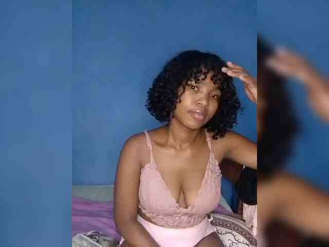 Candis02 Live Webcam on BongaCams