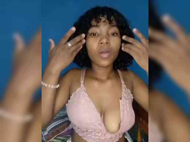 Candis02 Live Webcam on BongaCams