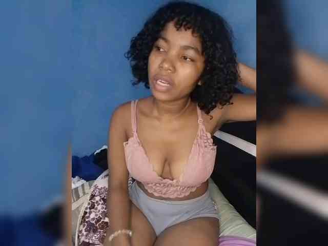 Candis02 Live Webcam on BongaCams