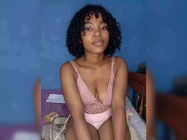 Candis02 Live Webcam on BongaCams