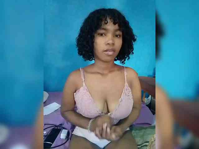 Candis02 Live Webcam on BongaCams