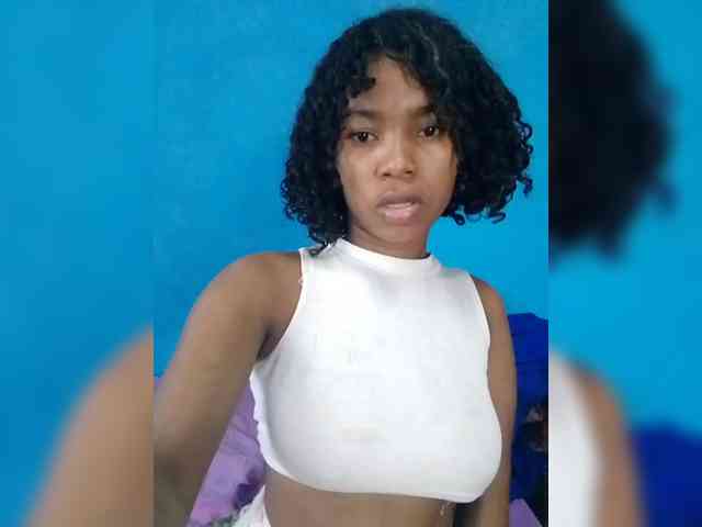 Candis02 Live Webcam on BongaCams