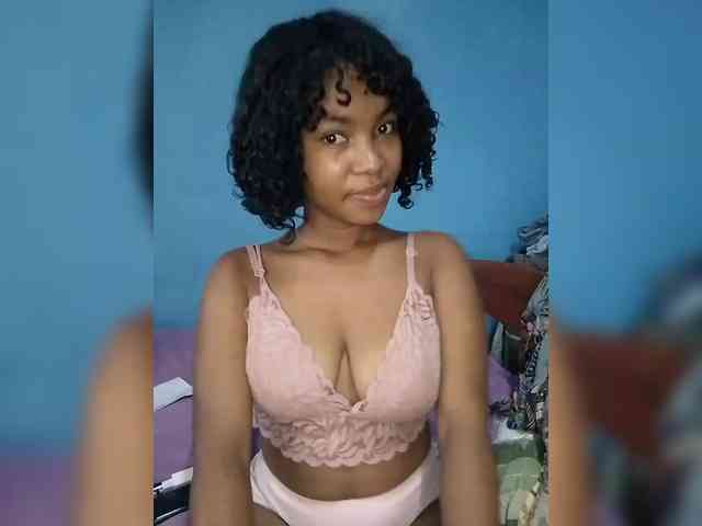 Candis02 Live Webcam on BongaCams