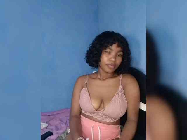 Candis02 Live Webcam on BongaCams