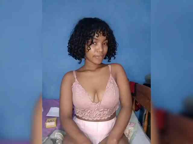 Candis02 Live Webcam on BongaCams