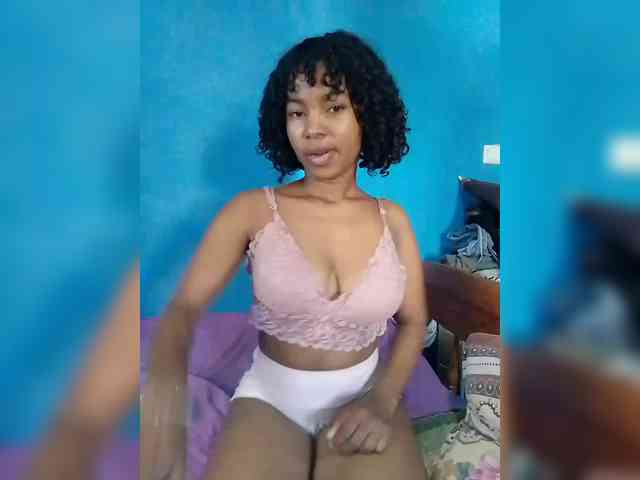 Candis02 Live Webcam on BongaCams