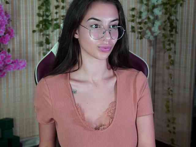 Izabellaatheone webcam