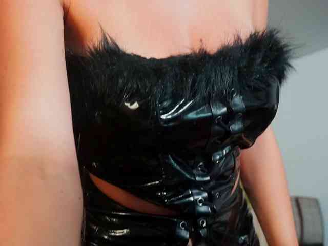 Izabellaatheone webcam