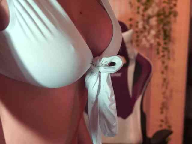 Izabellaatheone webcam