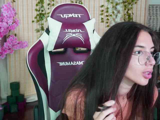 Izabellaatheone webcam