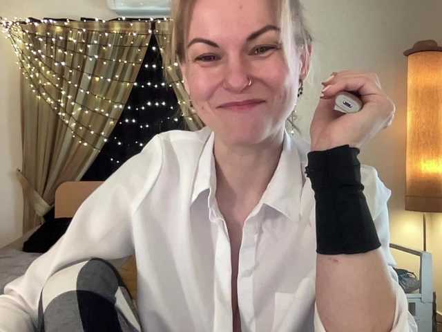 LilithNewdawn's BongaCams show and profile