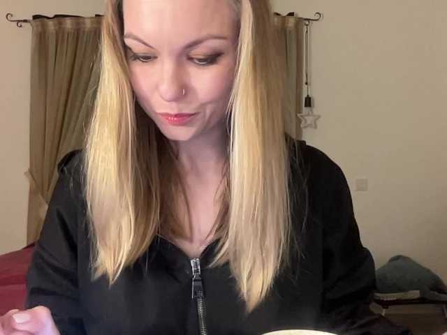 LilithNewdawn's BongaCams show and profile