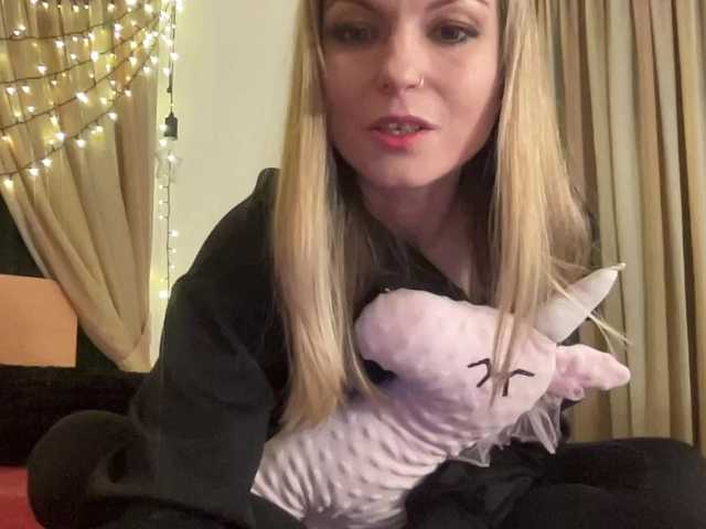 LilithNewdawn's BongaCams show and profile