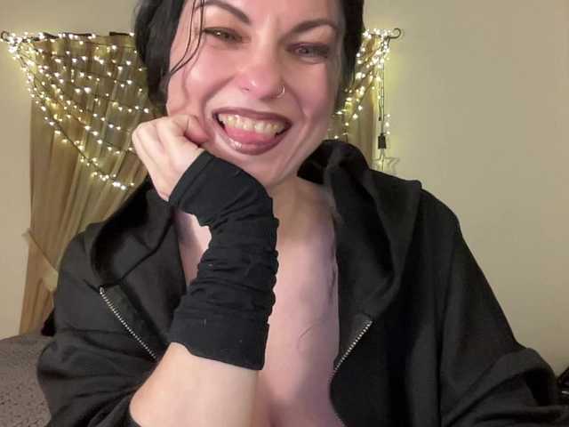 LilithNewdawn's BongaCams show and profile