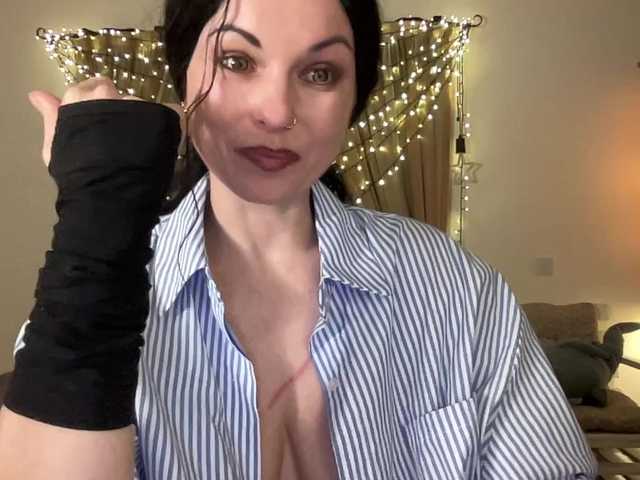 LilithNewdawn's BongaCams show and profile