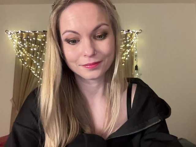 LilithNewdawn's BongaCams show and profile