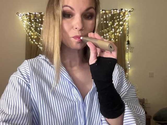 LilithNewdawn's BongaCams show and profile