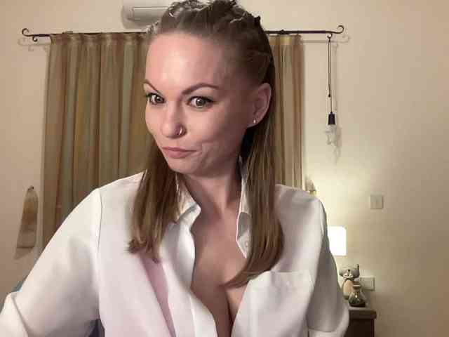 LilithNewdawn webcam