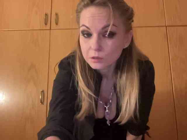 LilithNewdawn webcam