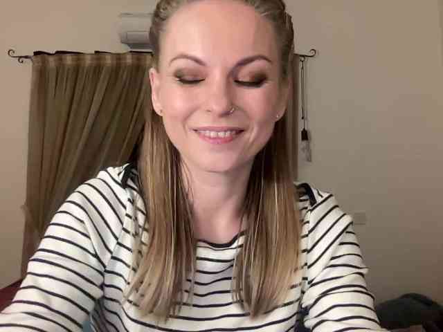 LilithNewdawn webcam