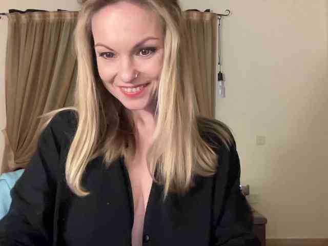 LilithNewdawn webcam