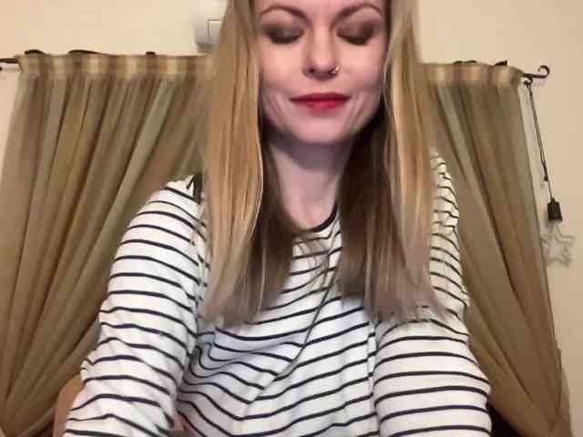 LilithNewdawn webcam