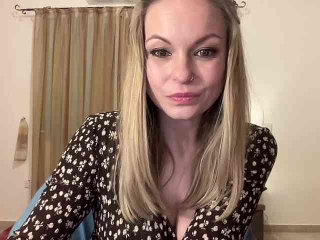 LilithNewdawn webcam