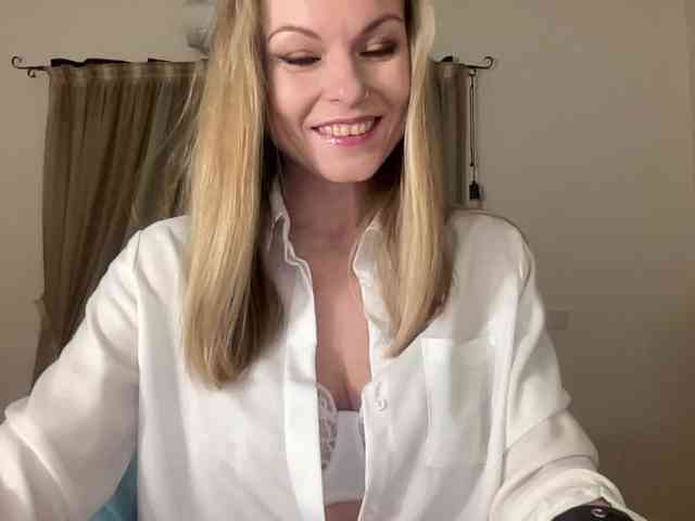 LilithNewdawn webcam